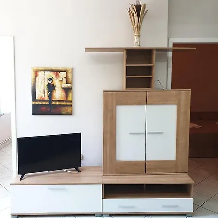 Atrijum アパート アパティン